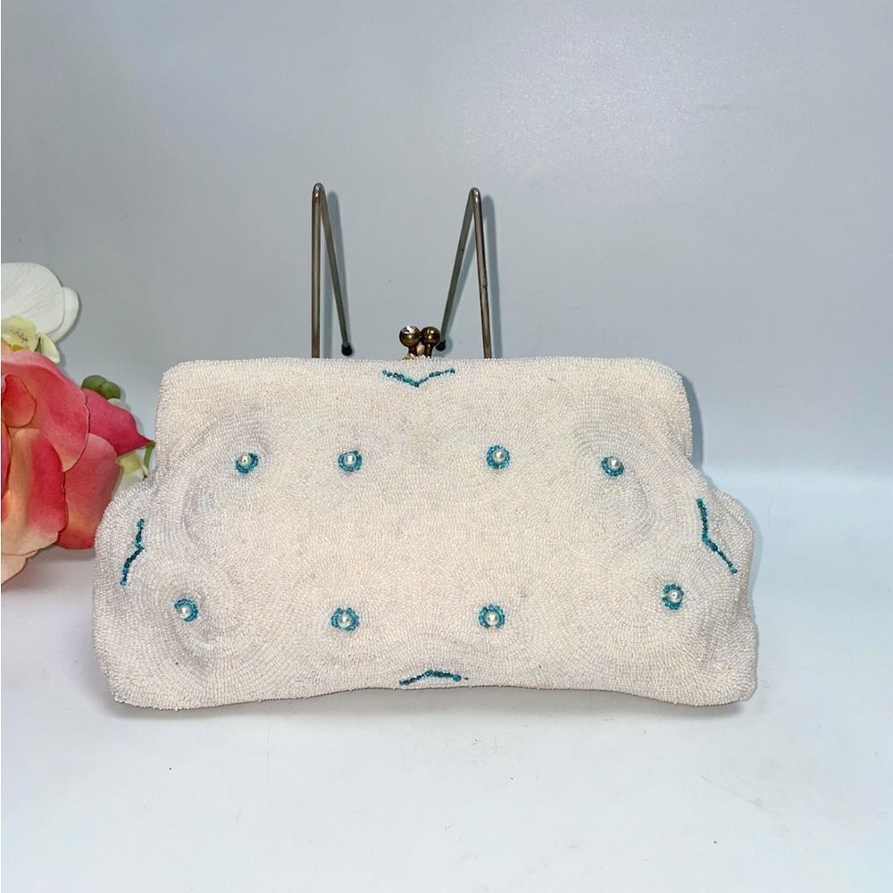 Elegant Made in Belgium White Beaded Kisslock Clutch